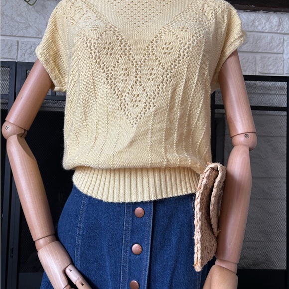 Tops - Vintage Cap-Sleeve Yellow Knit Top with Lace Detail